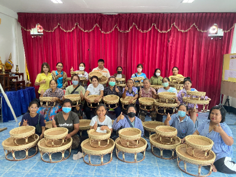 โครงการสานขันโตกจากหวายเทียม