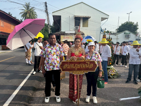 กิจกรรมแห่เครื่องสักการะหลวงพ่อในกุฎิวัดกุยบุรี ประจำปี 2568